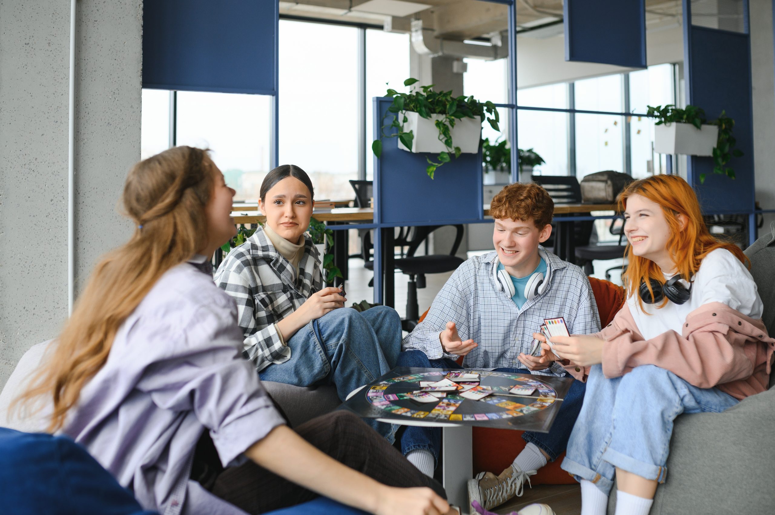 Partage autour d'un jeu de société développant la concentration