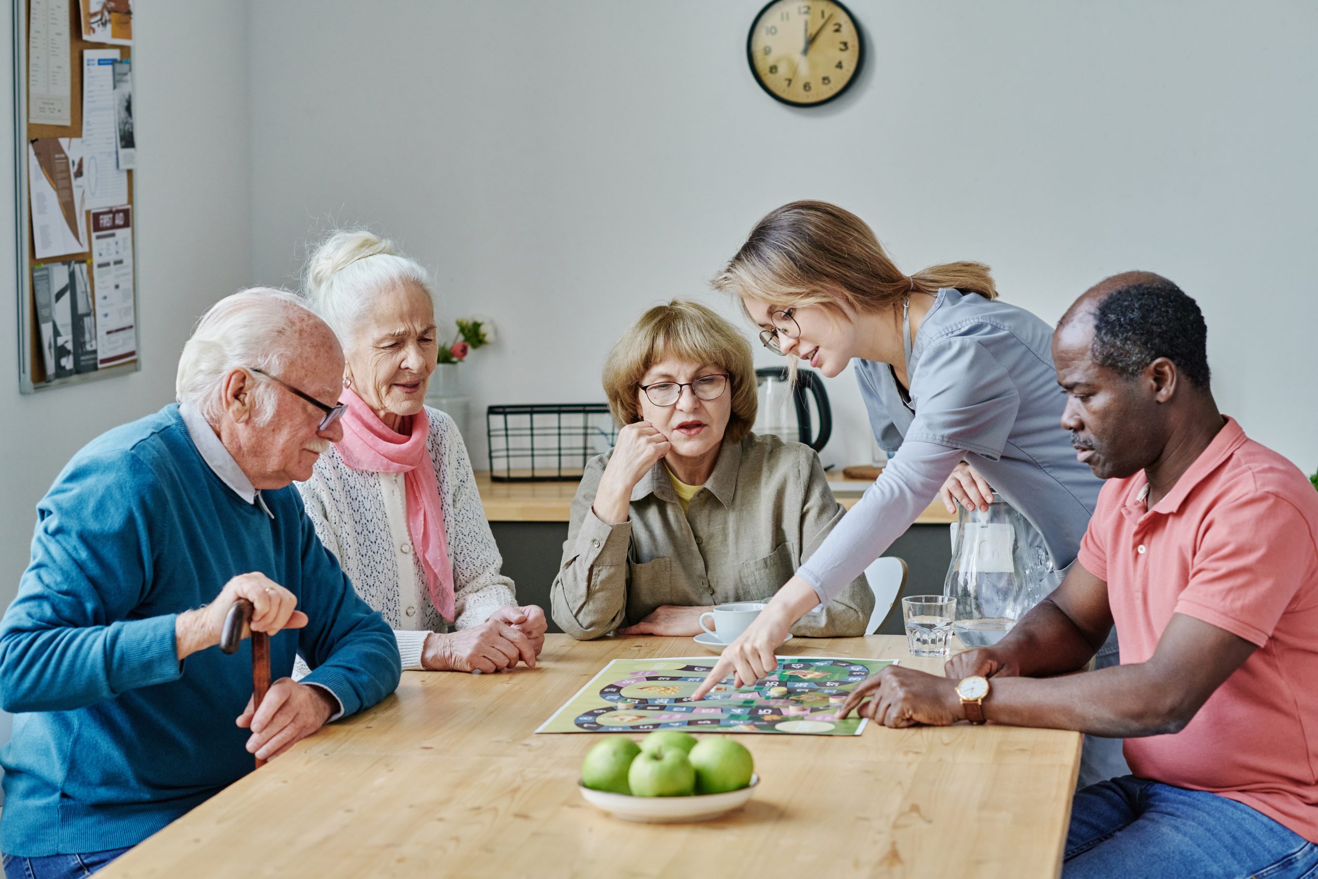 Partage autour d'un jeu de société développant la concentration